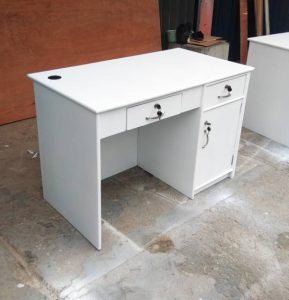 Meja Kerja 1/2 Biro Custom 