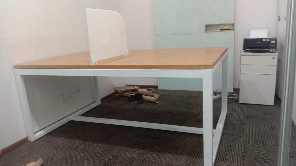 Meja Custom Rangka Besi Top Table Mahoni