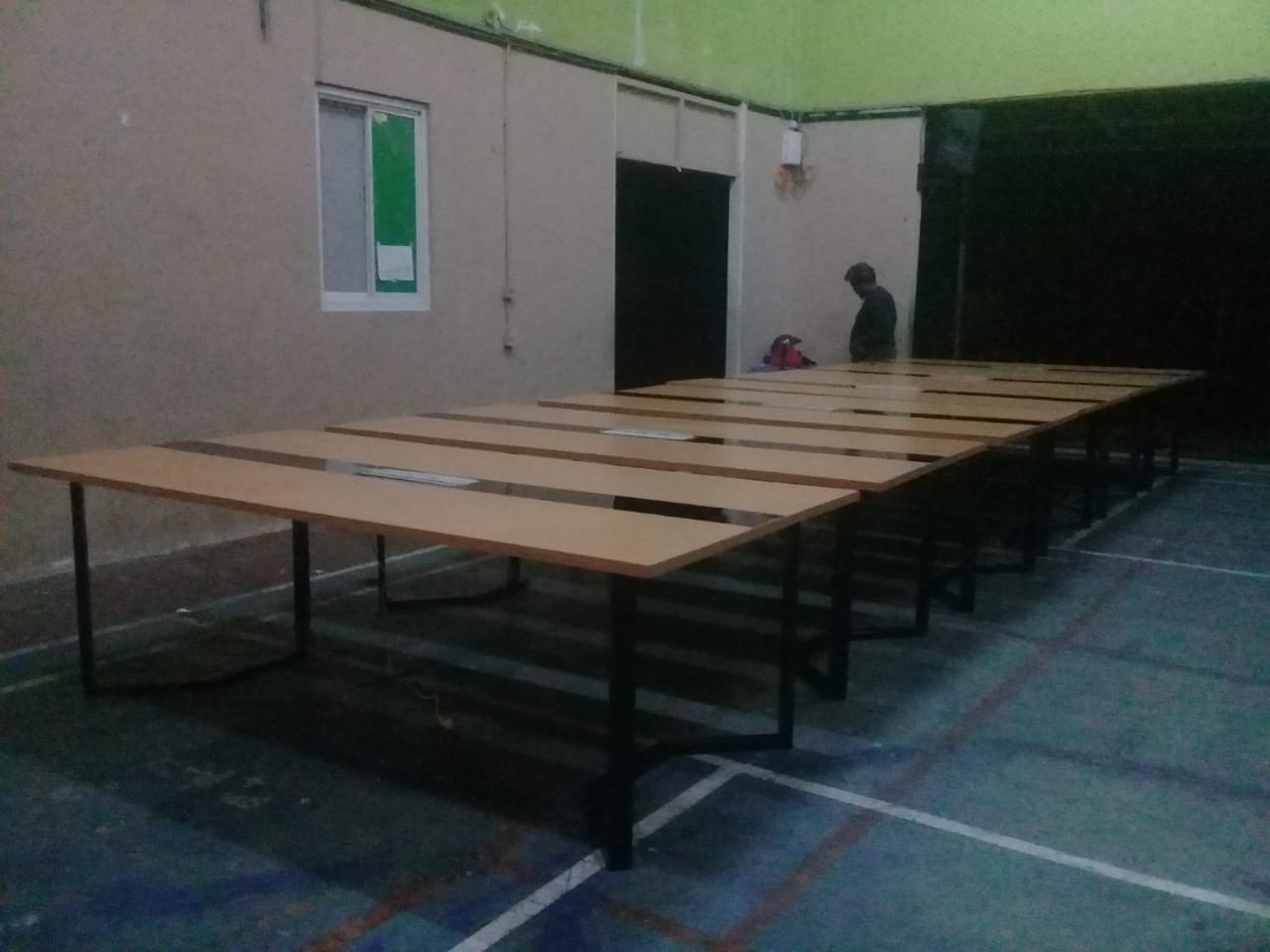 Meja Meeting Meja Rapat Kantor Kaki Besi Top Table Plywood Lapis HPL (3)